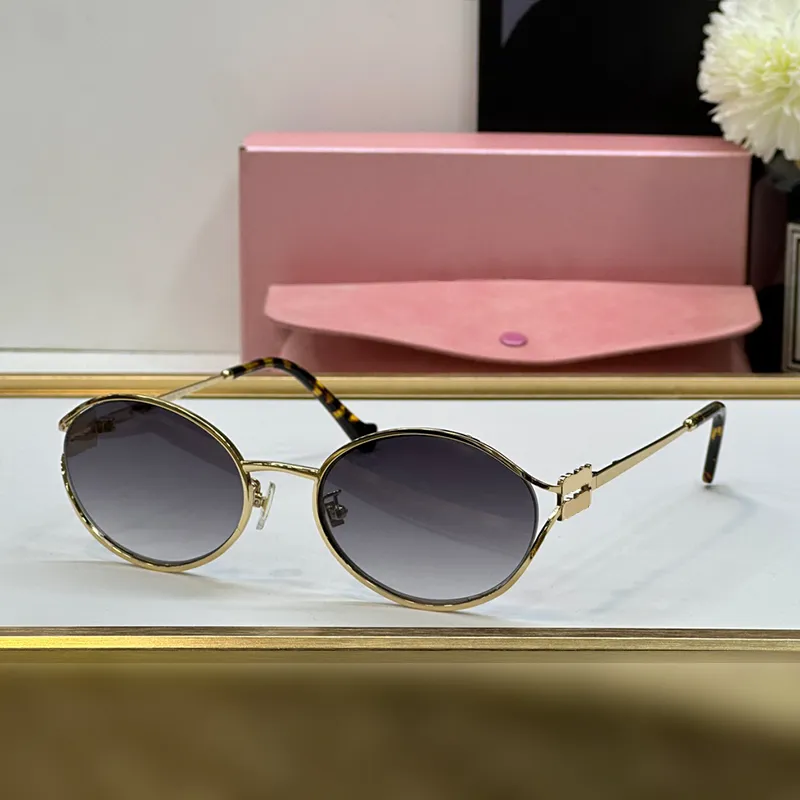 Frauendesigner Sonnenbrille Hochwertige ovale Sonne Retro kleine runde Sonnenbrille Neue Produktverschreibung Brille 990U