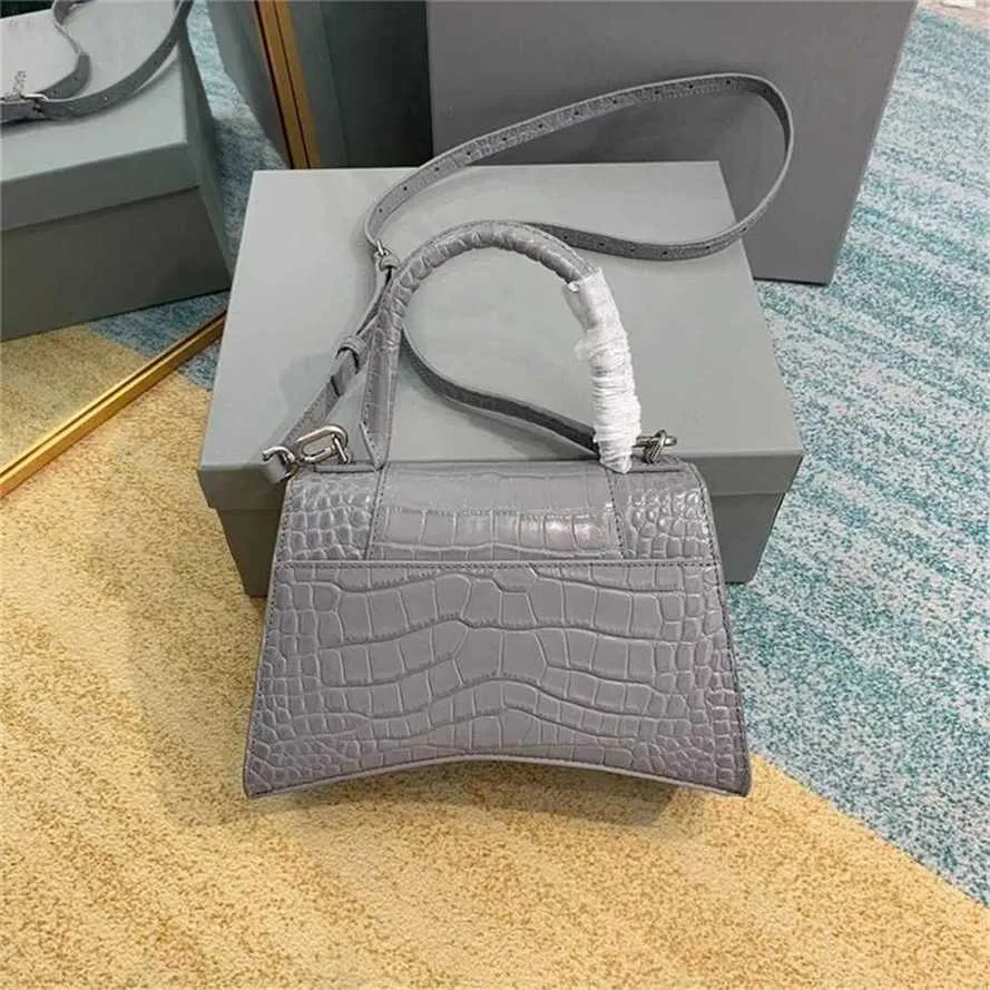 50% de réduction sur les ventes de liquidation Accueil Sac en cuir pour femme Nouveau Sac à main à une épaule Oblique Straddle Crocodile sablier Mode petit sac carré modèle 148