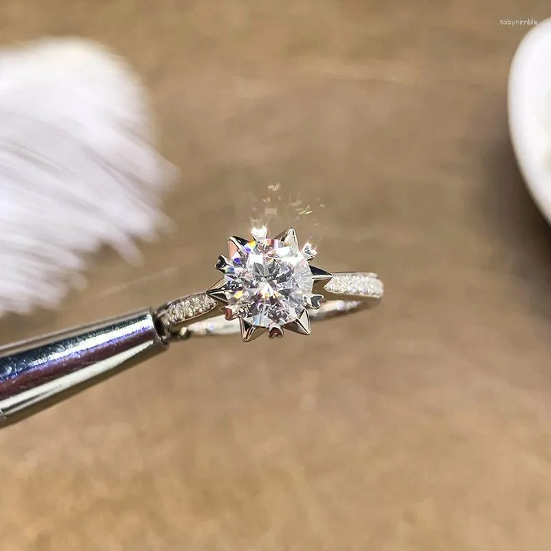 Pochettes à bijoux Synthétique Moissanite Diamant Classique Flocon de neige à six griffes avec huit coeurs et flèches Zircon Micro-incrusté Bague Femme
