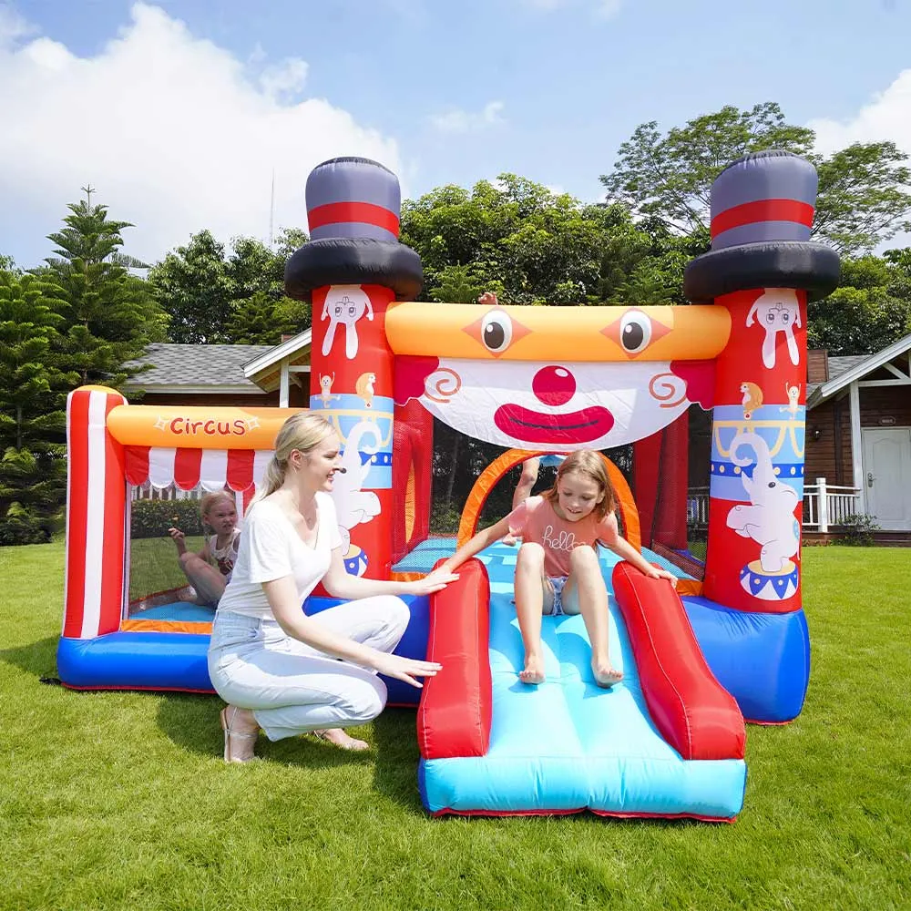 Brinquedos de salto infláveis Bounce House Fornecedor Crianças Palhaços Bouncers Jumper para brincadeiras internas e externas com soprador de ar Slide Castle Presentes de festa de aniversário divertidos no quintal