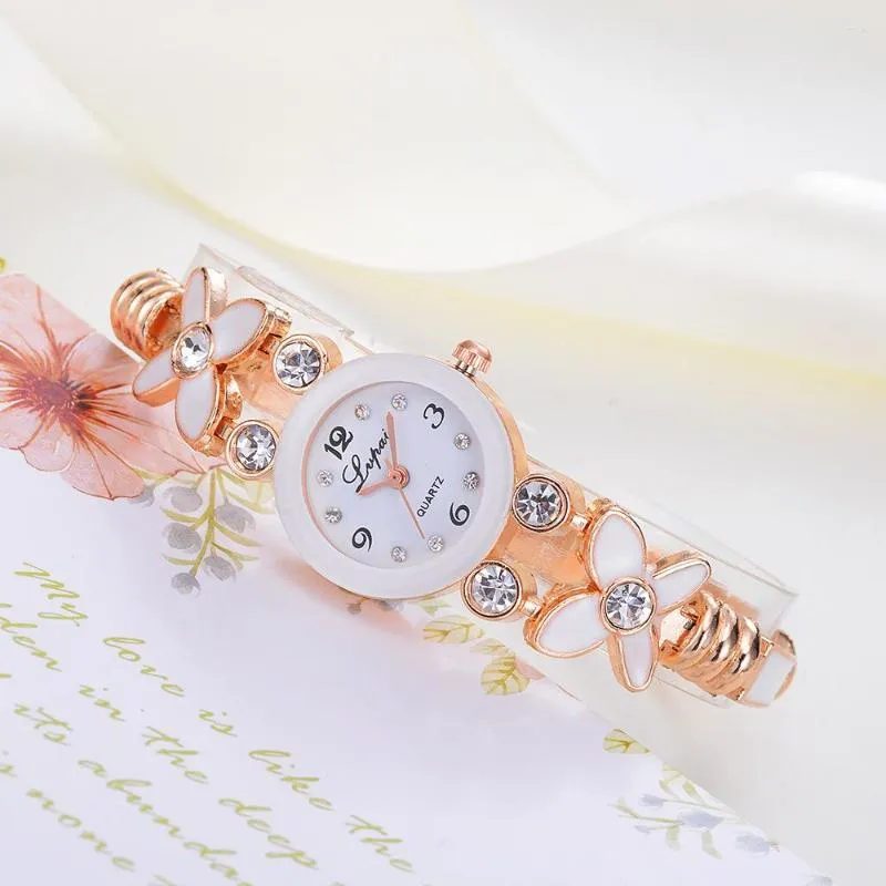 Wristwatches Fashion Women Quartz Watch Trendy Flower High-grade Rhinestone Alloy Classic Student Gift Clock Wholesale