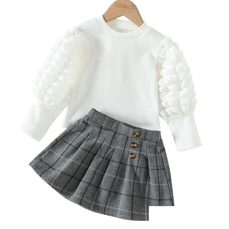 Ensembles de vêtements Nouvelles filles Jupe Deux pièces Ensemble Designer Vêtements pour enfants Bubble Sleeve Top Tissé Plaid Kirt Shorts Style européen et américain Dh2ng