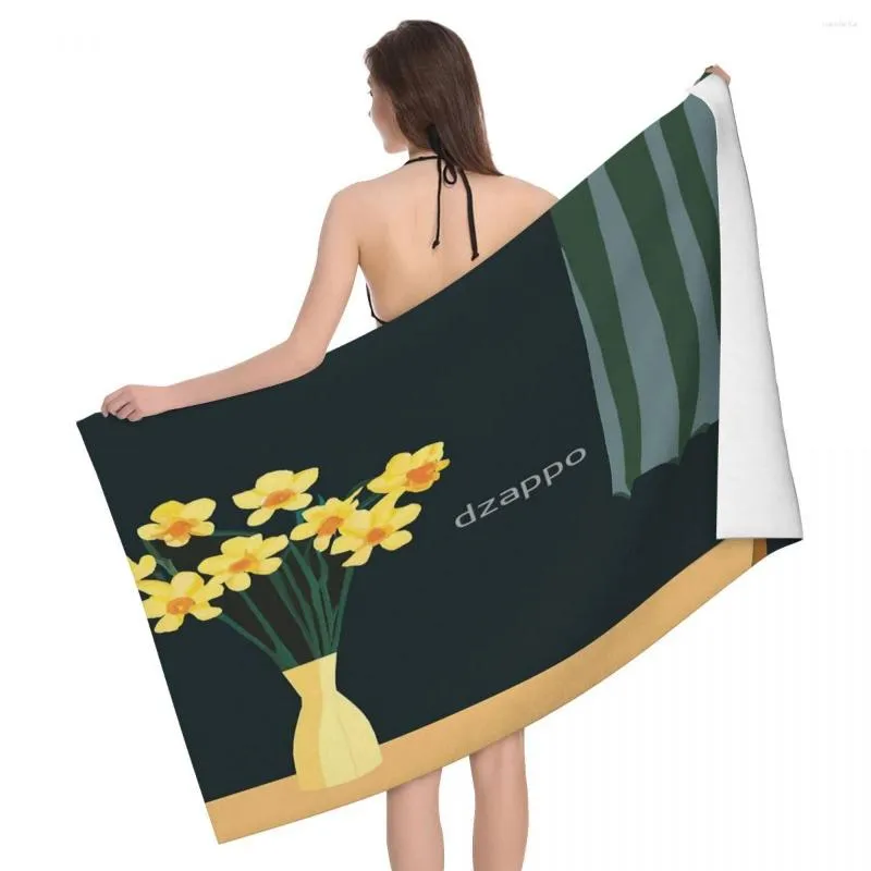 Handtuch „Narzissen in einem grünen Raum“, 80 x 130 cm, für die Badewanne, hell bedruckt, geeignet als Geburtstagsgeschenk am Pool