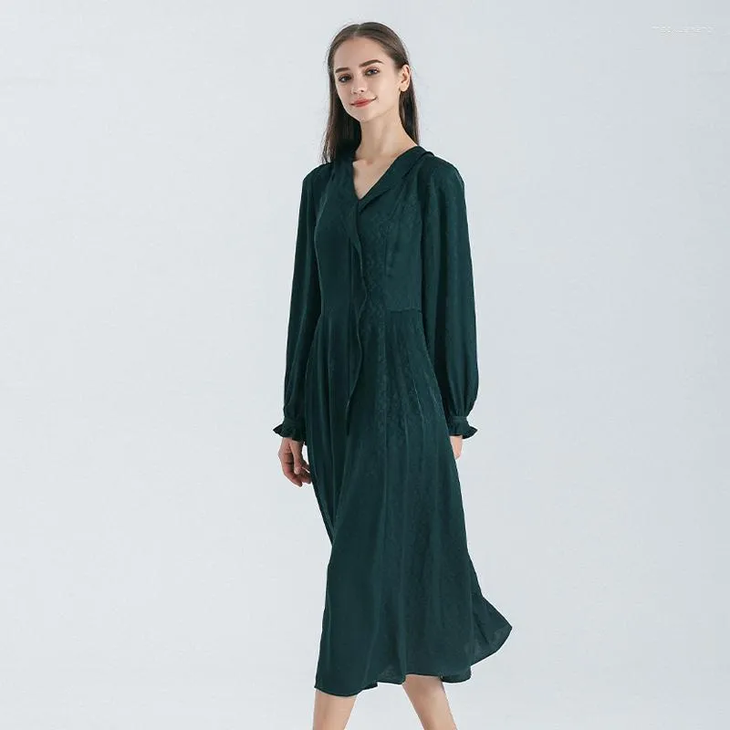 الفساتين غير الرسمية 22 موم جاكار الحرير الطاووس الأخضر لوتس لوتس لاس الدانتيل الخوخ الخامس والنساء طويلة الأكمام الطويلة.