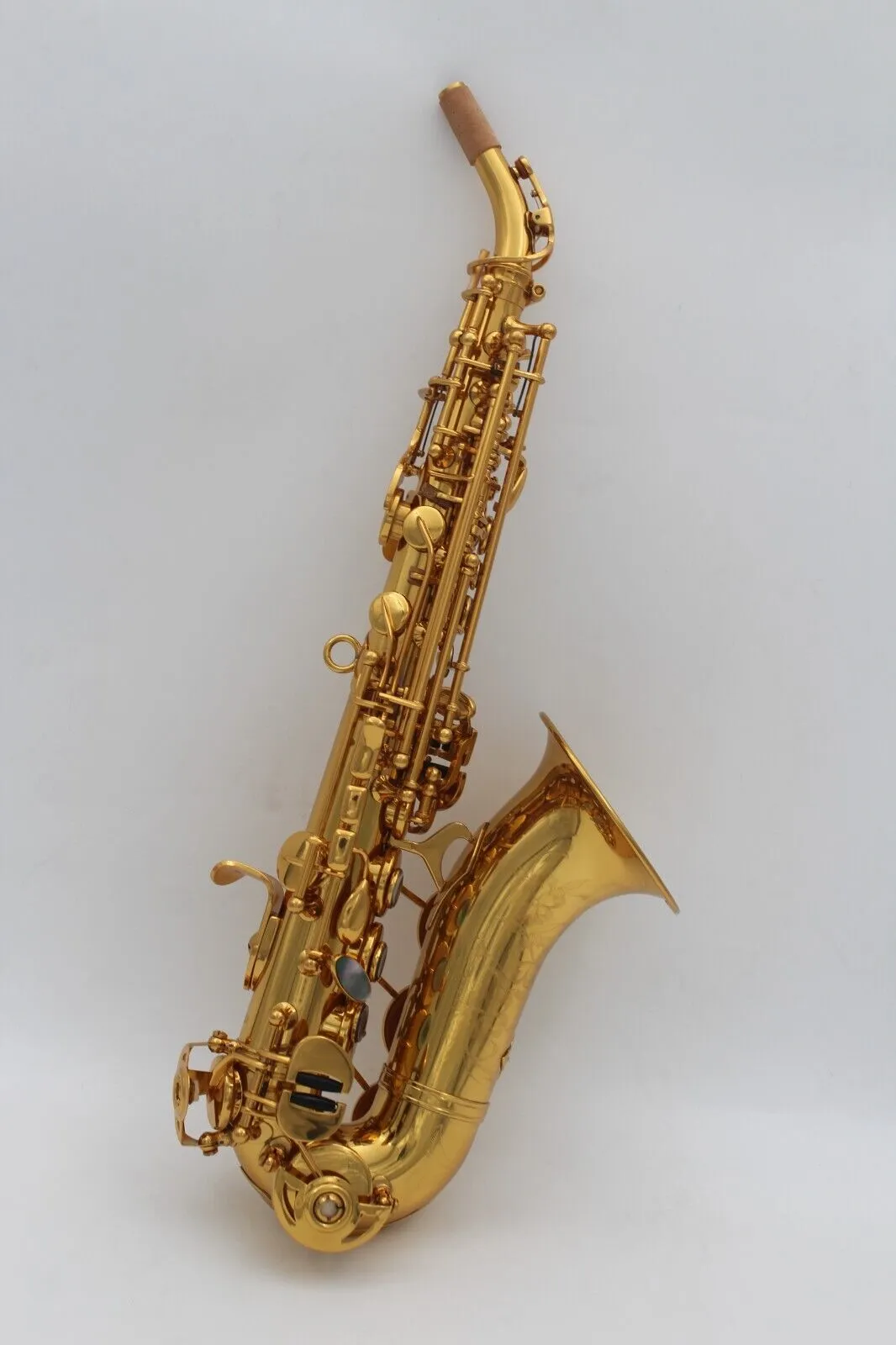 Muzyka wschodniego niemieckiego w stylu złotym lakier zakrzywiony saksofon sopranowy z grawerowaniem