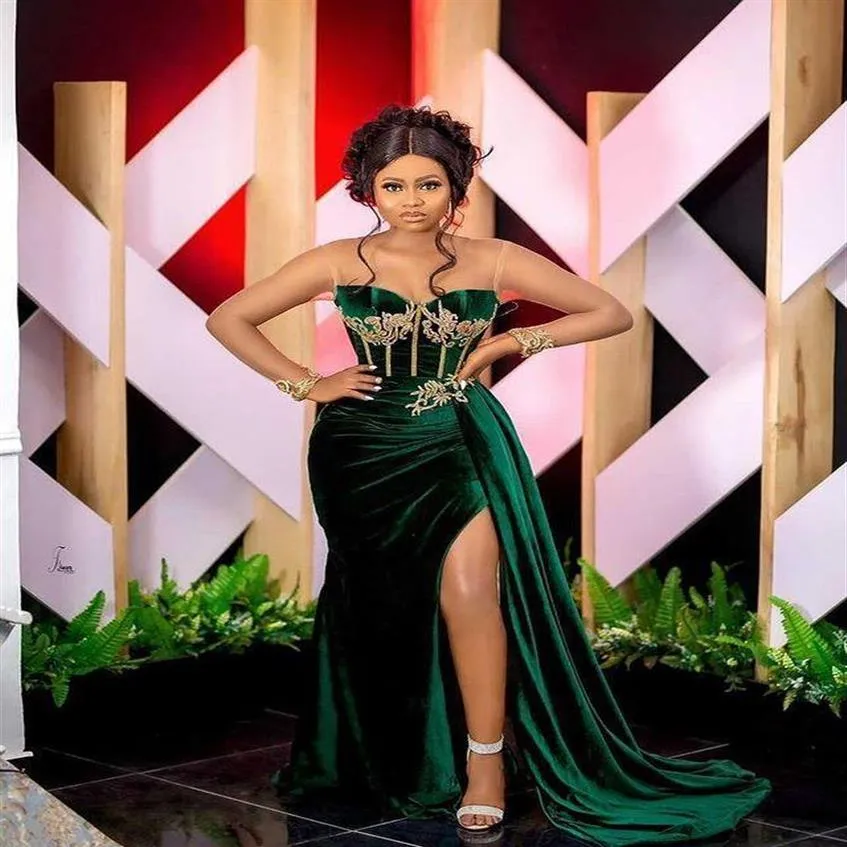 2021 Sexy Arabic Emerald Green Velvet Mermaid Evening Dresses Wear Plus Size Gold Lace Appliques Long Sleeves High Split Formal Pr247e