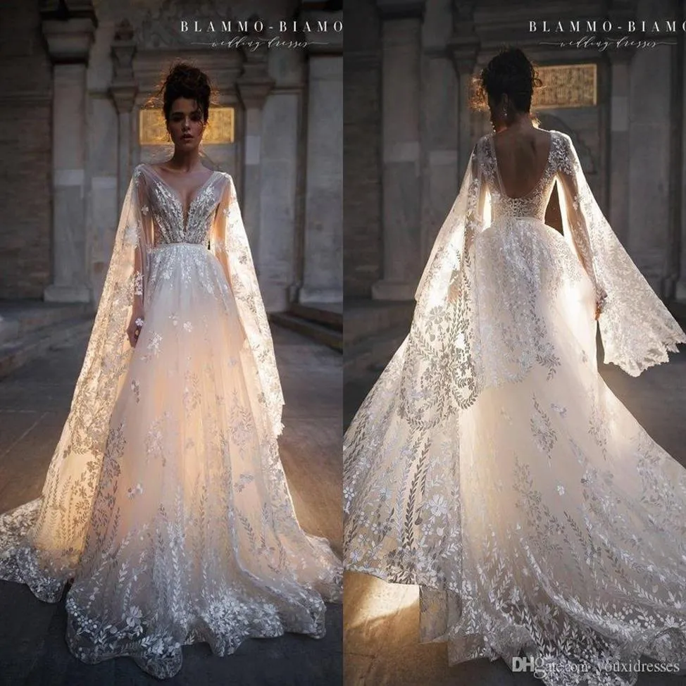 2019 Bohemian Wedding Dresses V-Neck Sexy Backless Sweep Train Bell Sleeves Boho Bridal Gowns Lace Appliques Beach Plus Size Weddi298A