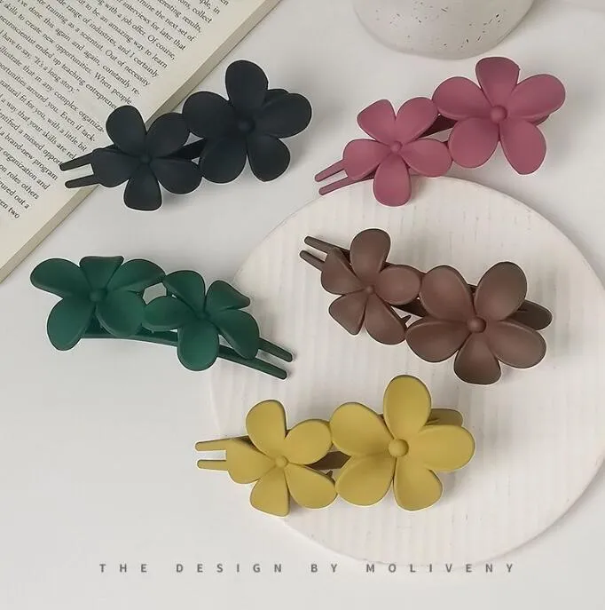 Plastic flower barrettes deals