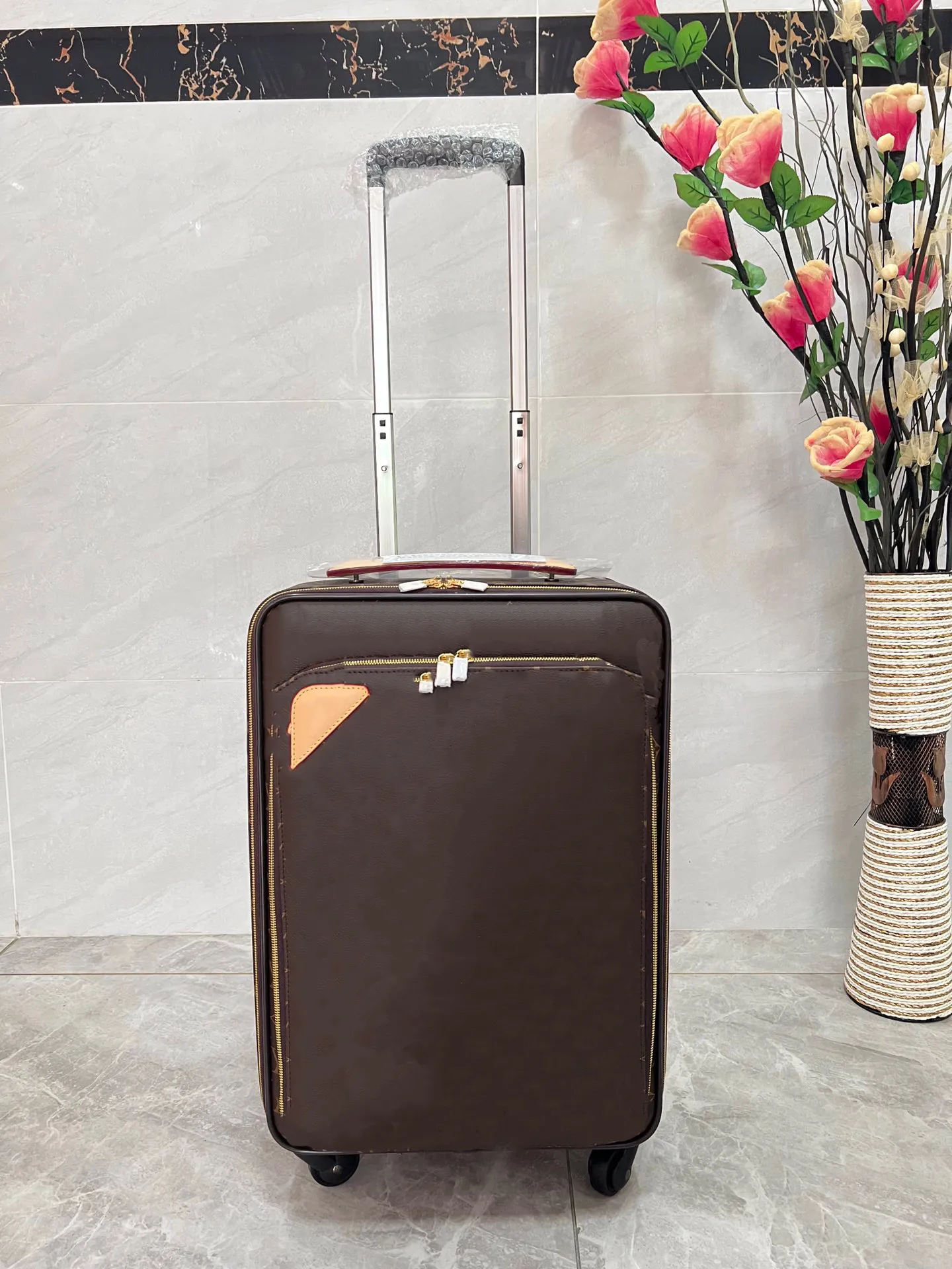 Pegase 20 Inch 4 Wheel Rolling Carry On Luggage Designer Travel Suitcase
