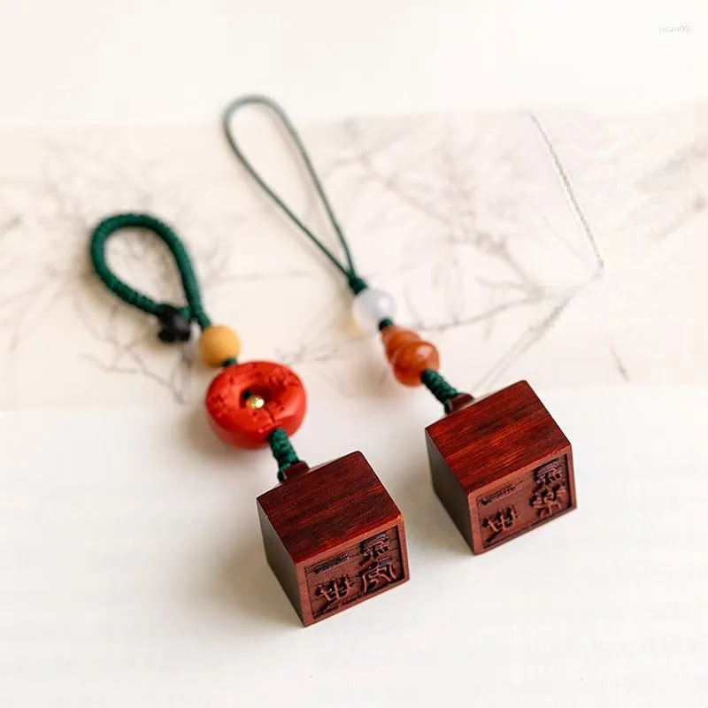 Keychains Small Leaf Rosewood Couple Calligraphy Seal Pendant Key Chain Creative Mobile Phone Jewelry