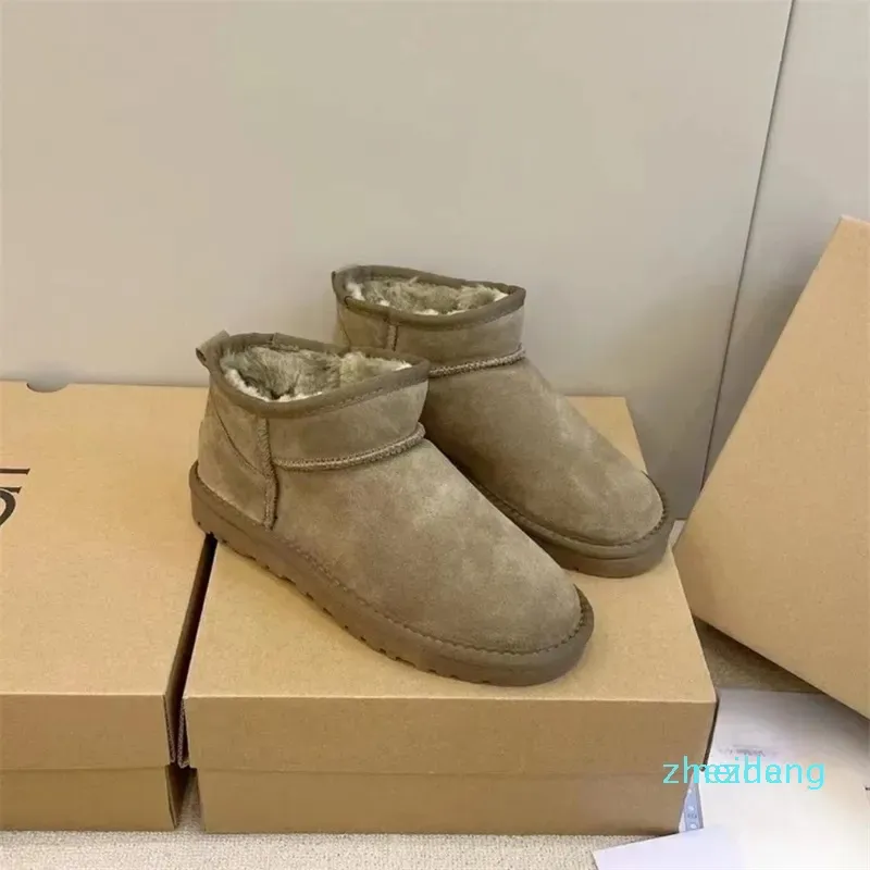 Women's Winter Snow Boots Platform Mini Cotton Shoes Flat Bottom Ull tofflor Läder och gräs Klassisk utomhusvärme
