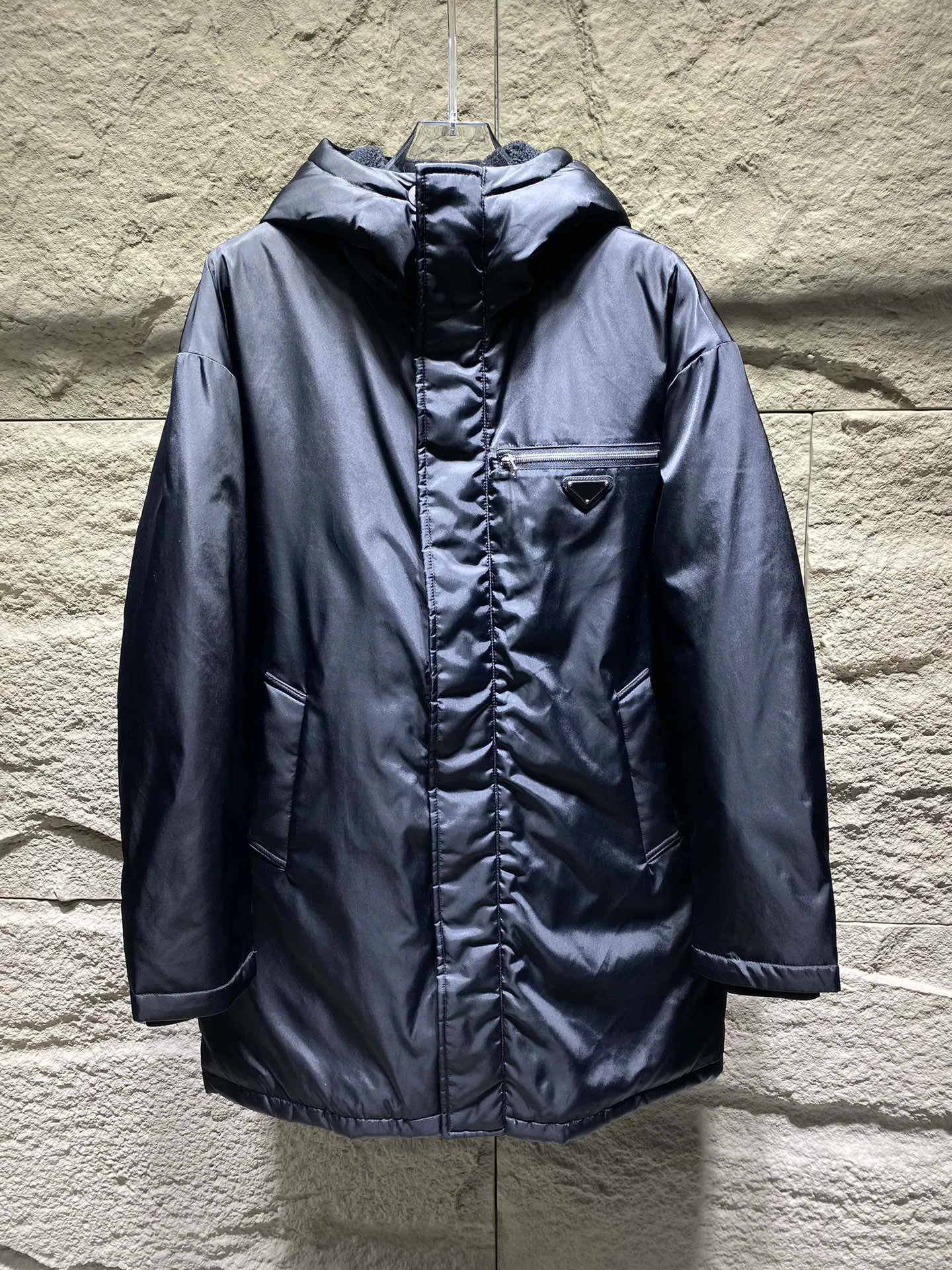 Vinter lyxig designer Down Jacket Stylish Multi Pocket Patchwork Thermal Coat Top Brand Mens Mid Length Jacket