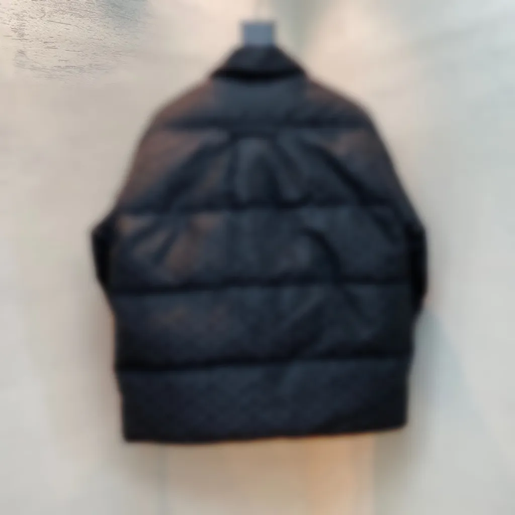 Męskie Down Parkas Designer Autumn and Winter Designer Down Jacket - US SORES JACKET Casual Street Fashion Pockets Warme Mężczyzna Kobiety Para Para.