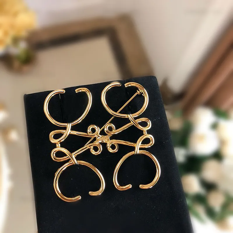 Luxury Designer Gold Letter Pins For Women And Men Simple Letter