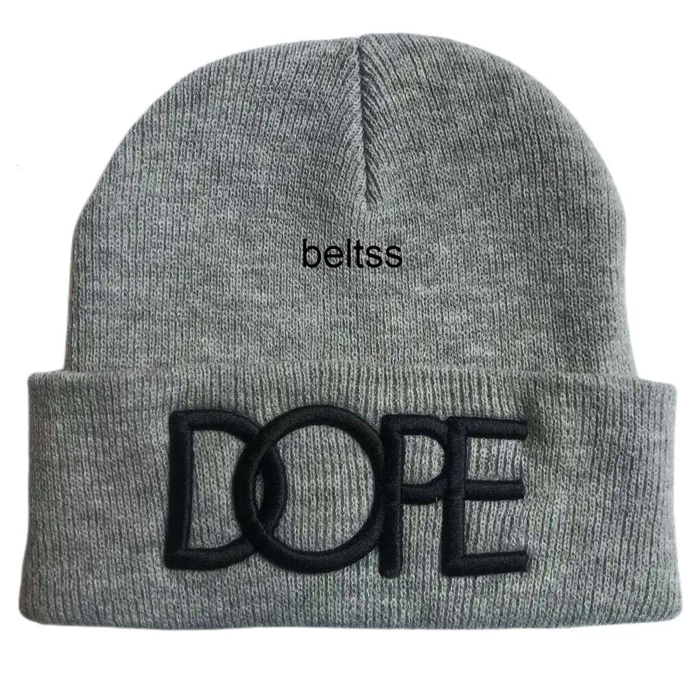 Lettera DOPE Cappello lavorato a maglia con ricamo 3D Cappello caldo personalizzato per danza di strada Hip Hop da uomo e da donna