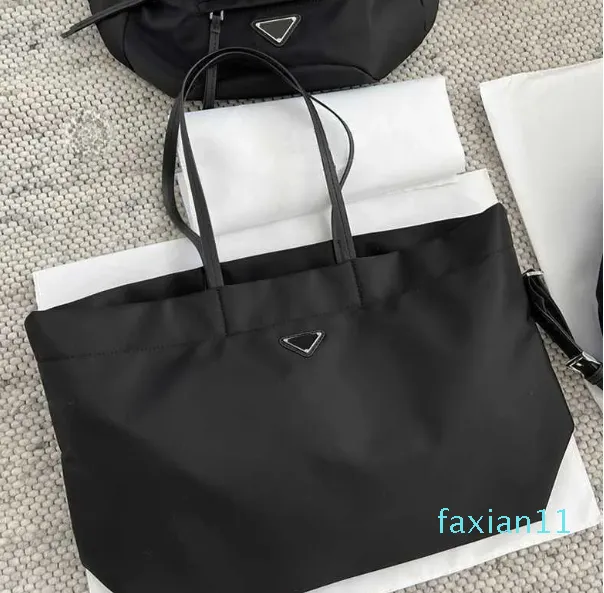 Brief Schwarz Einkaufstasche Dreieck Totes Tasche Nylon Frauen Designer Tasche Damen Mode Hohe Kapazität Luxurys Handtaschen Brieftasche