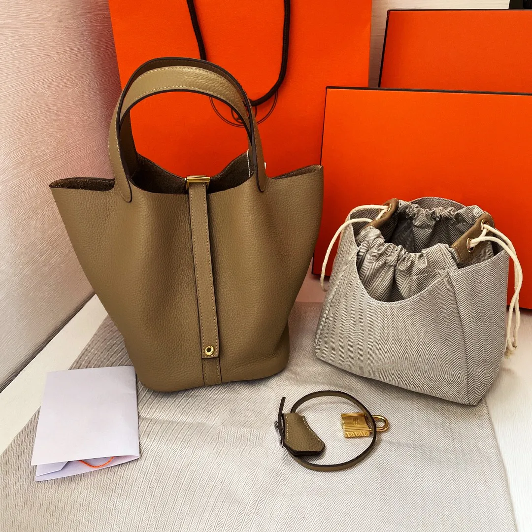 Lightweight luxury shop bag