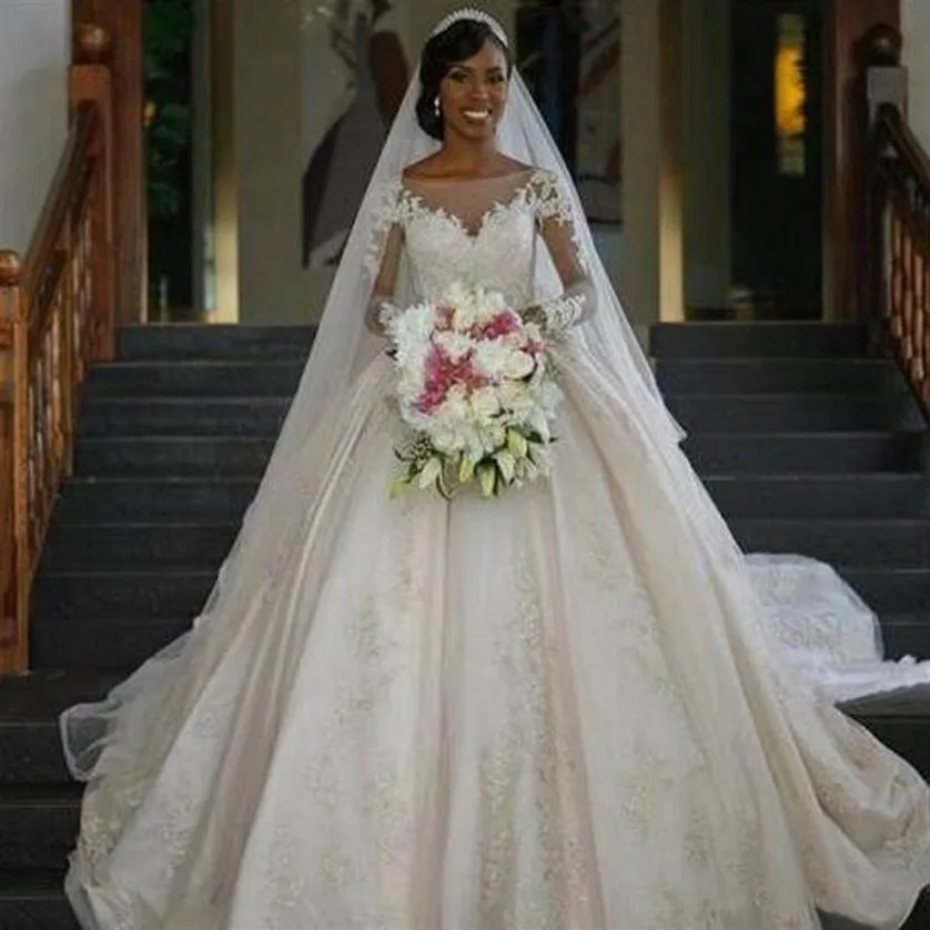 Robe de mariée cathédrale magnifique robe de bal africaine robes de mariée pure bateau cou illusion manches longues dentelle appliques gonflées Br2400
