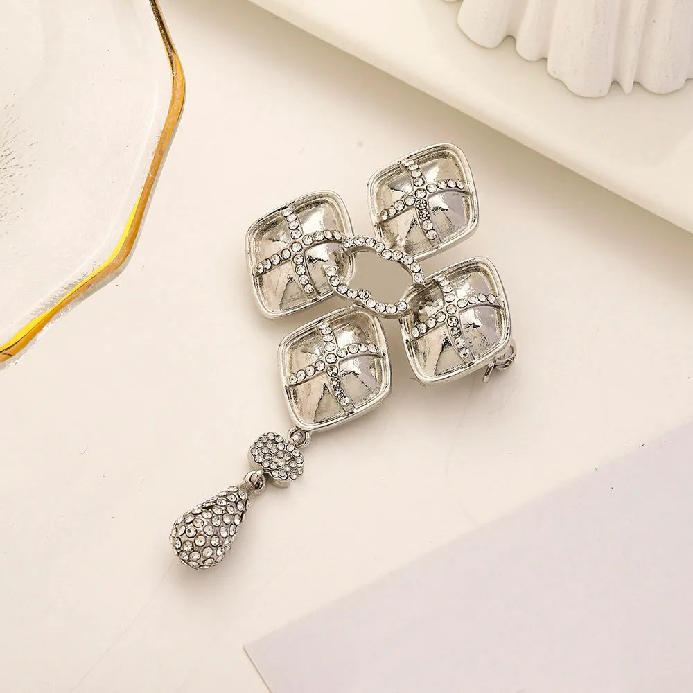 GG GG Designer Diamond Broches Big Brand Gold Broche Insect Gift Pins Hoge kwaliteit Koperen sieraden Niet -fade met stempel