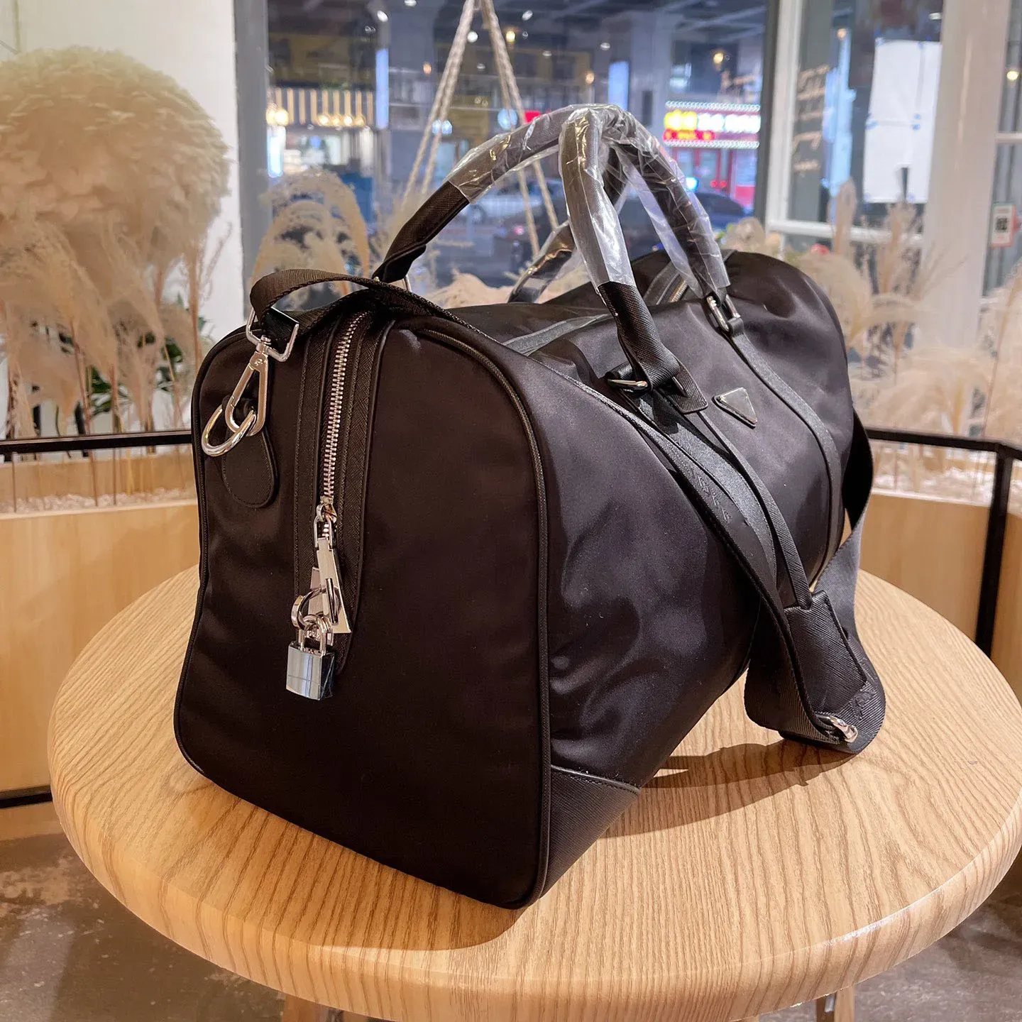 2023 Bolso de lona a la moda para hombre, bolsos de viaje de nailon negros triples, equipaje con asa para hombre, bolso de negocios para caballero con correa para el hombro, comentarios favorables