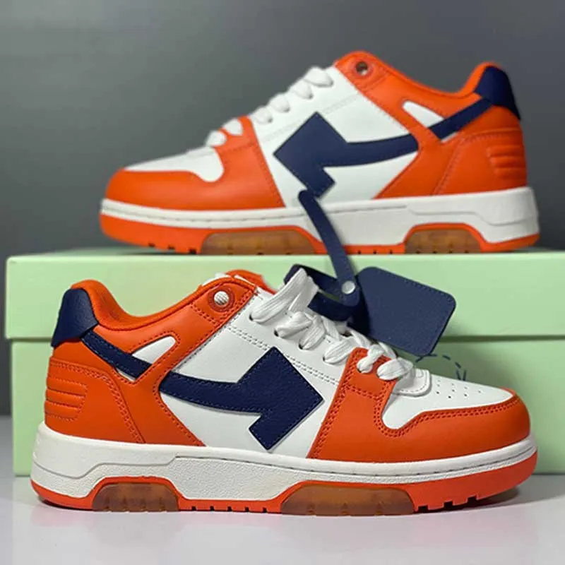 Scarpe con deals etichetta arancione