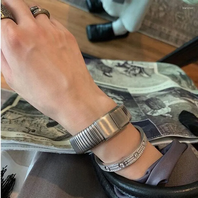Bracelets à maillons large Bracelet élastique en acier inoxydable fermoir magnétique Bracelet de montre pour les femmes minimaliste élégant bijoux Cool Unique
