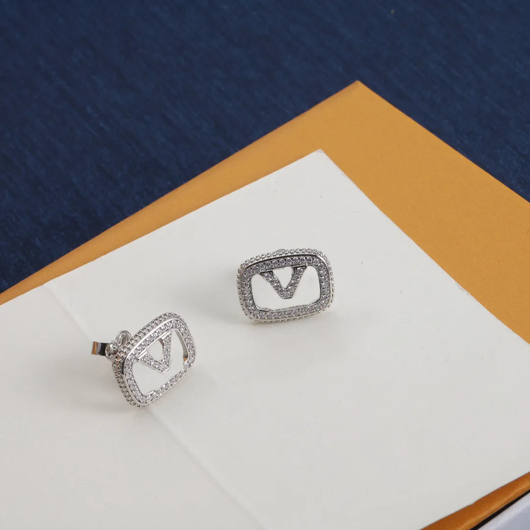 Boucles d'oreilles de créateurs V Bijoux Boucle d'oreille de luxe Chaîne de diamant Bracelets Pendentifs Colliers Cadeau de mariage
