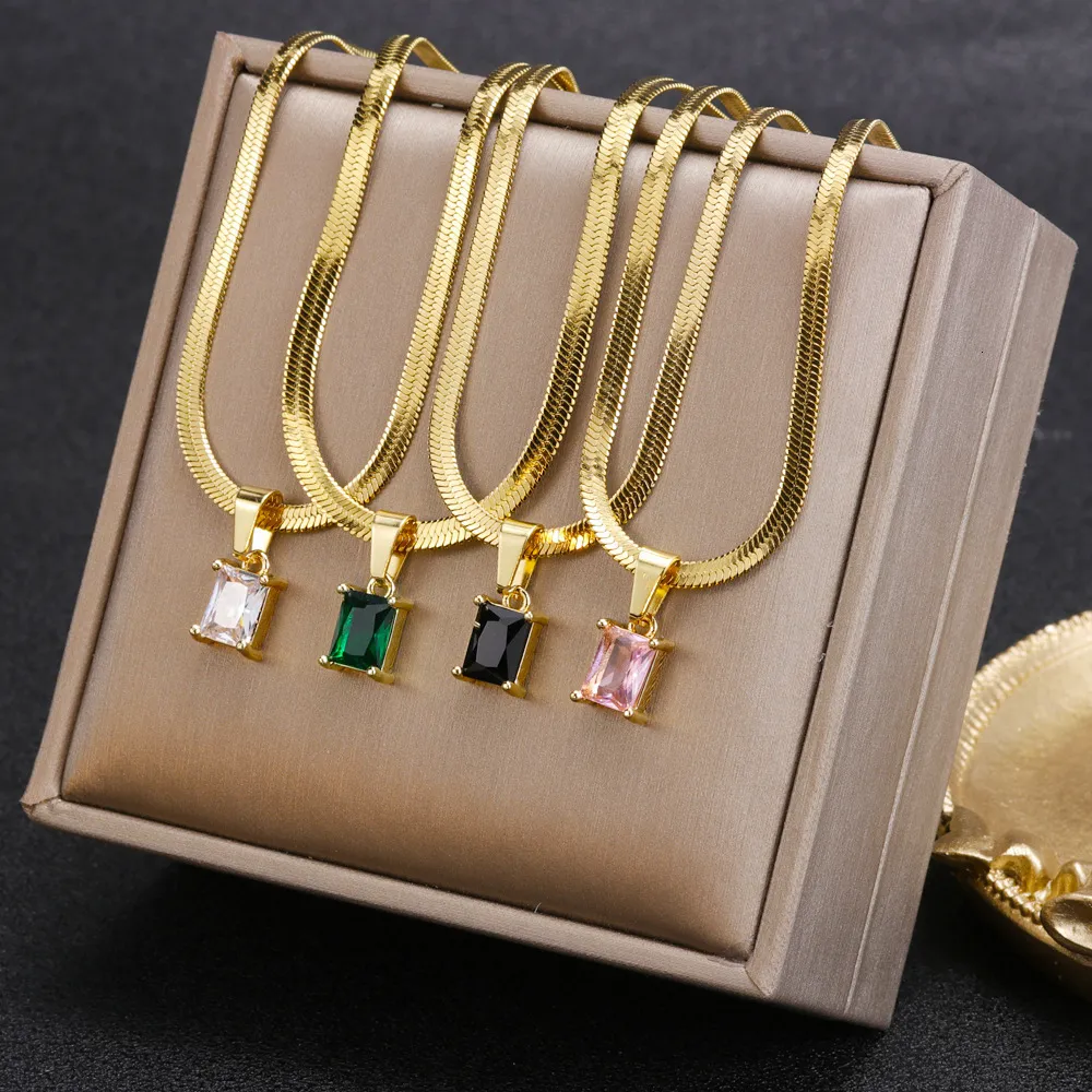 Pendant Necklaces Vintage Rust Steel Zircon Necklace Flat Snake Bone Chain Blade Square Emerald Women Drop 230915