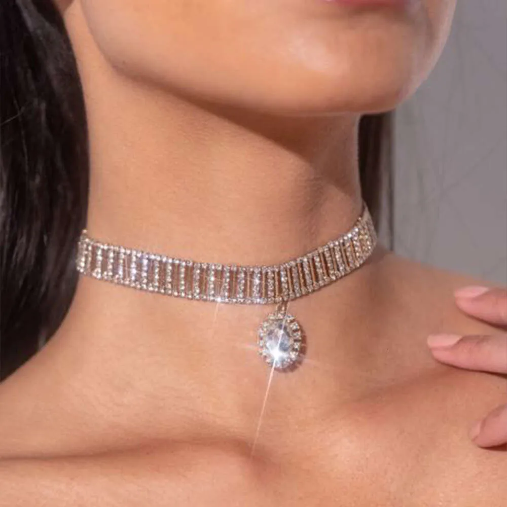 Collana femminile con strass lucido di moda con catena a goccia d'acqua con zircone di tendenza di vendita calda dei gioielli