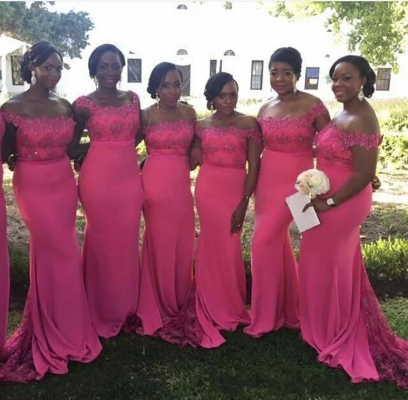 2023 Hot Pink Plus Size Abiti da damigella d'onore con spalle scoperte Appliques in pizzo Sirena damigella d'onore Abito da ospite di matrimonio Le donne indossano abiti da festa formali