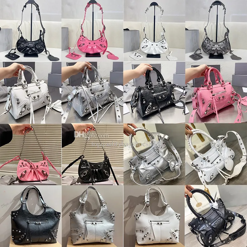 DHgate.com:Womens Jet Set Charm Top Zip Pochette Leather
