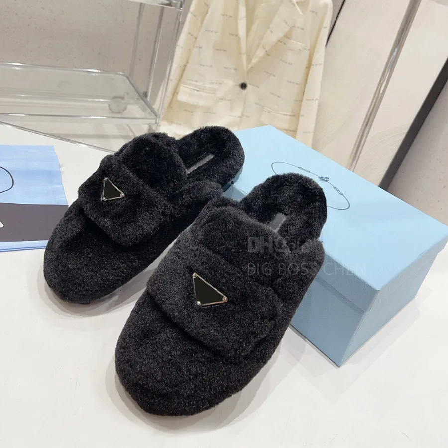 Top Qualité Designer Luxe Femmes Laine Pantoufle Triangle Hiver Chaud Fourrure Pantoufle Fourrure Fluffy Slide Sandales Fuzzy Flip Flops Designer Slide Éraflures