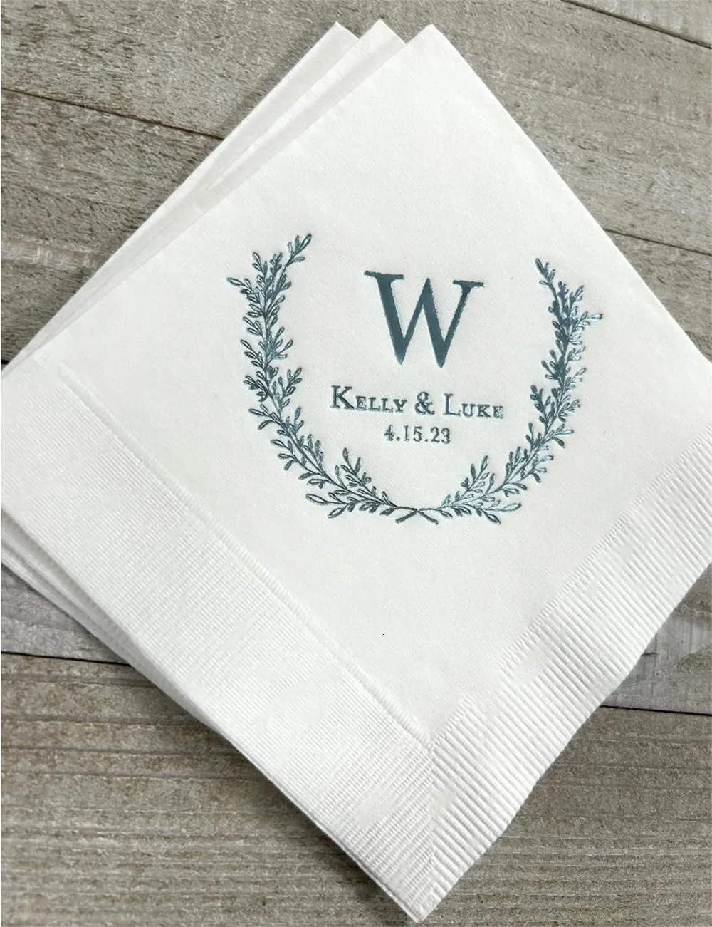 Wegwerpservies Gepersonaliseerde servetten Bruiloftsservetten Aangepaste lauwerkrans Decoratieve krans Drankcocktail Lunchdiner Gasthanddoeken Beschikbaar 230918