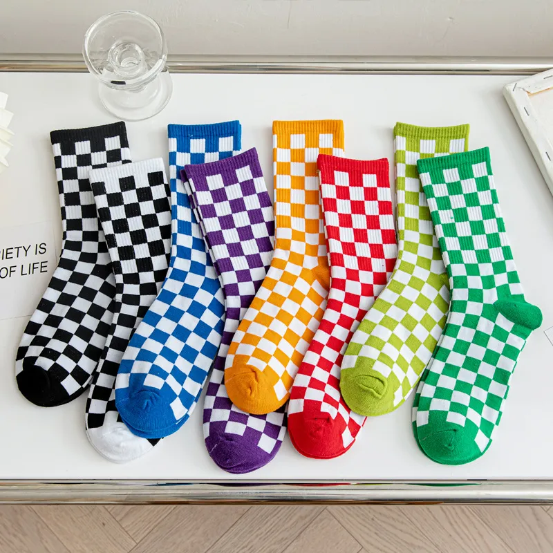 Fashion Street Hip Hop Chess Card Checker Medium Tube Chaussettes INS Automne et Hiver Unisexe Chaussettes en coton personnalisées pour hommes et femmes