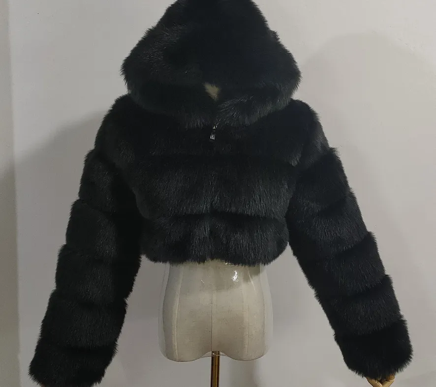 Manteau à capuche en fausse fourrure pour femme, pardessus chaud et élégant en peluche, de haute qualité, à la mode, hiver 2023, 230918