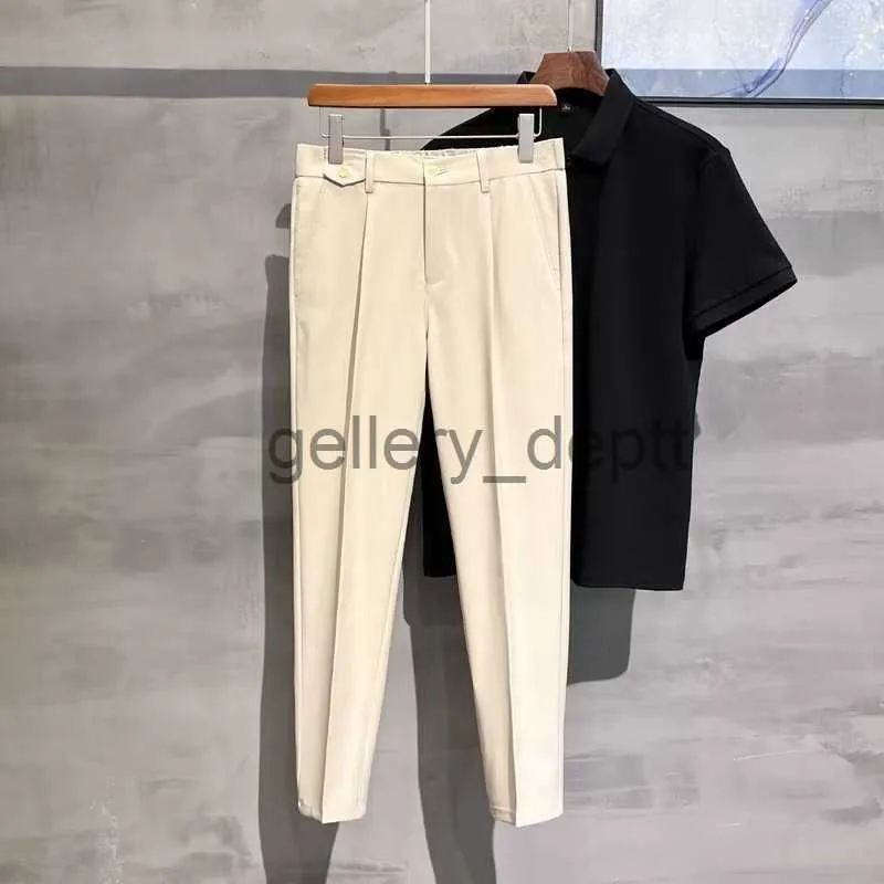 Pantaloni da uomo INS Light Luxury Business Gentleman British Style Yuppie Pantaloni piccoli Fashion Street Wear Semplice tinta unita Versatile Pantaloni casual Coreano J230918