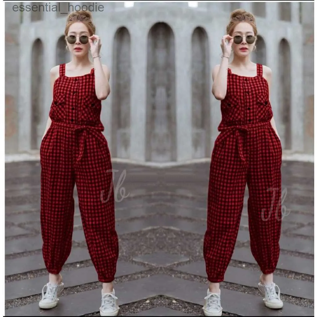 Women s Plaid Jumpsuit Versatile and Stylish for Modern Wardrobe