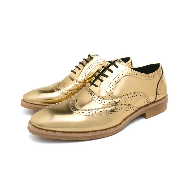 Mens formella skor Guld Mäns läder Oxford Shoes Italy 2023 Klänningskor Bröllopsfest Lace Up Leather Brogue Business Shoes For Boys Party Dress Shoes