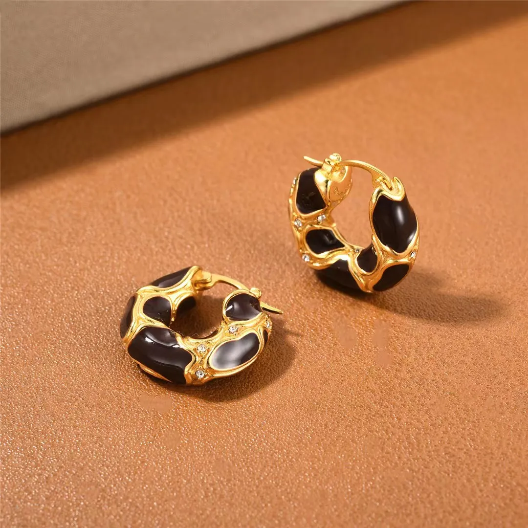 Boucles d'oreilles en émail du cercle de lave Color Maillard pour les femmes en Europe et en Amérique, luxe léger, boucles d'oreilles irrégulières incrustées de diamants de niche