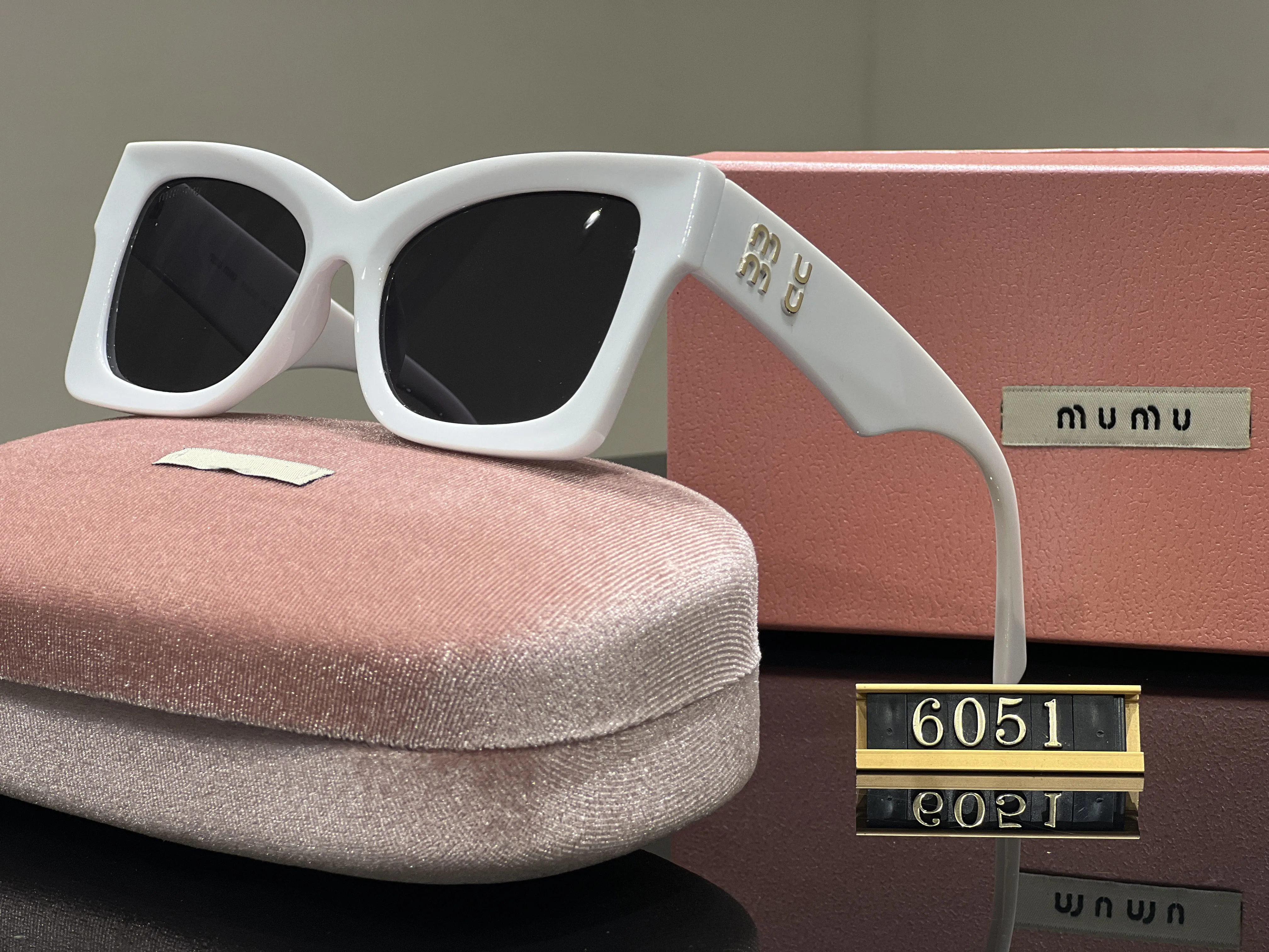Retro Square Sunglasses - UV Protection, High-Grade TR90  display picture 2