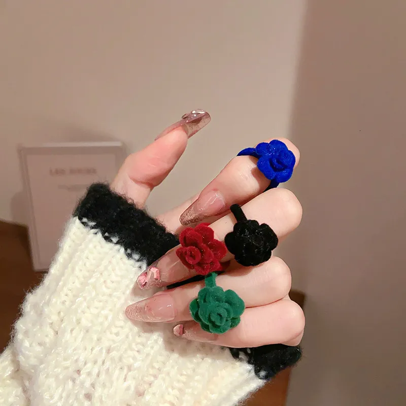 Bague Solitaire 2023 Nouvelle Mode Rose Fleur Anneaux Ouverts Pour Femmes Mignon Velours Doigt Femelle Noir Rouge Bleu Vert Bijoux Cadeau 230918