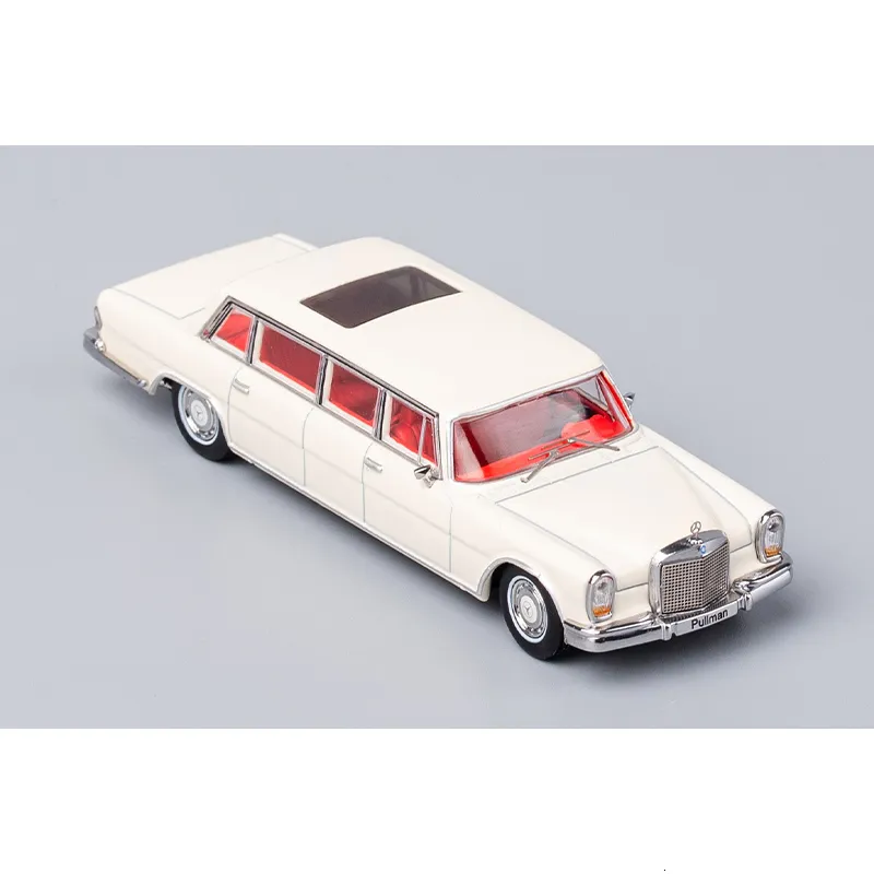 Diecast Model car GCD Diecast Model Car 1/64 Pullman White or Red Color Luxury Retro Celebrity Vehicle with Case Gift for Boys Girls Adults 230915