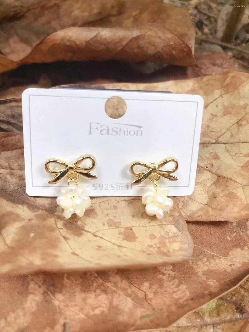 Boucles d'oreilles pendantes minimalistes en laiton et zircon avec perles naturelles de riz faites à la main pour filles délicates, bijoux de fête de mariage, usage quotidien