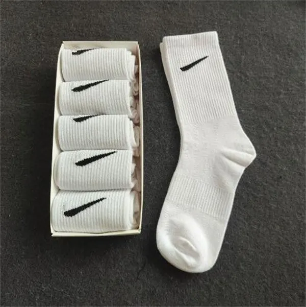 Womens Sport Sock Calcetines Largos Disigner Sock for Woman Stocking Pure Cotton Sport Sockings Sock Absorberande andningsbara korta båtstrumpor Lyxsportstrumpebox