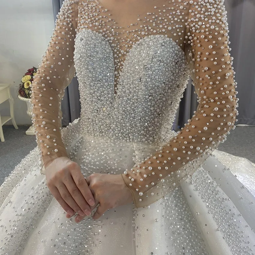 Luksusowe puszyste suknie ślubne 2023 O-Neck Peading Peels Crystal Illusion Long Rleeves Bride Gowns Arabic Dubai Vestido de Novia