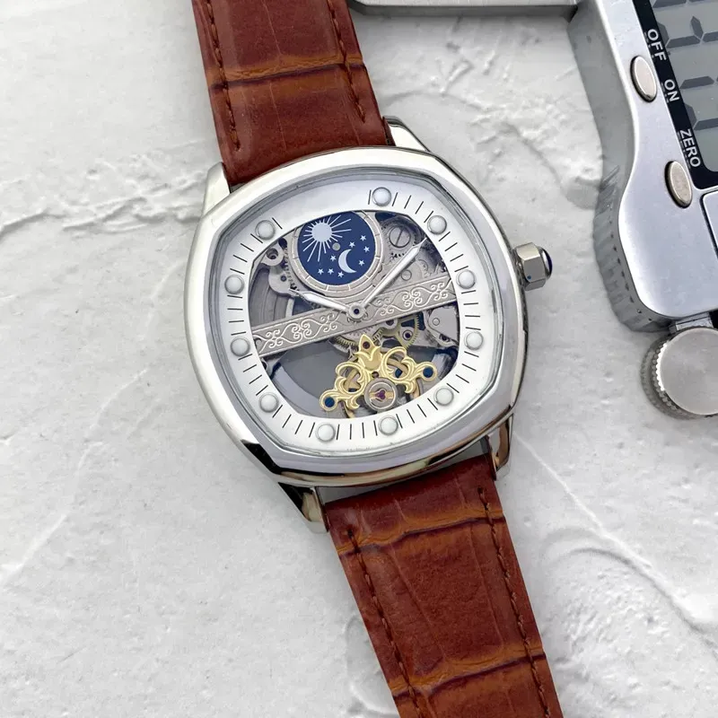 Män tittar på rostfritt stål Tourbillon Två sömmar 46mm lyxmärke Automatiska mekaniska klockor Läderband Korg Vagn Fashion Moon Fase Type 1