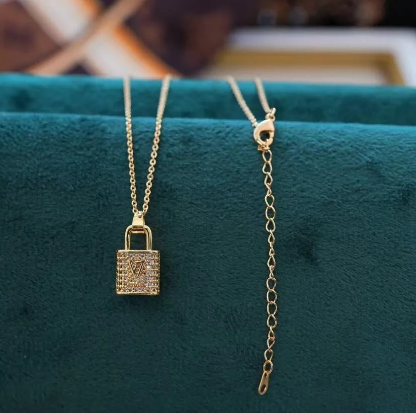 Luxury Designer Necklace High Quality Keychain Jewelry Couple Lock Shaped Pendant