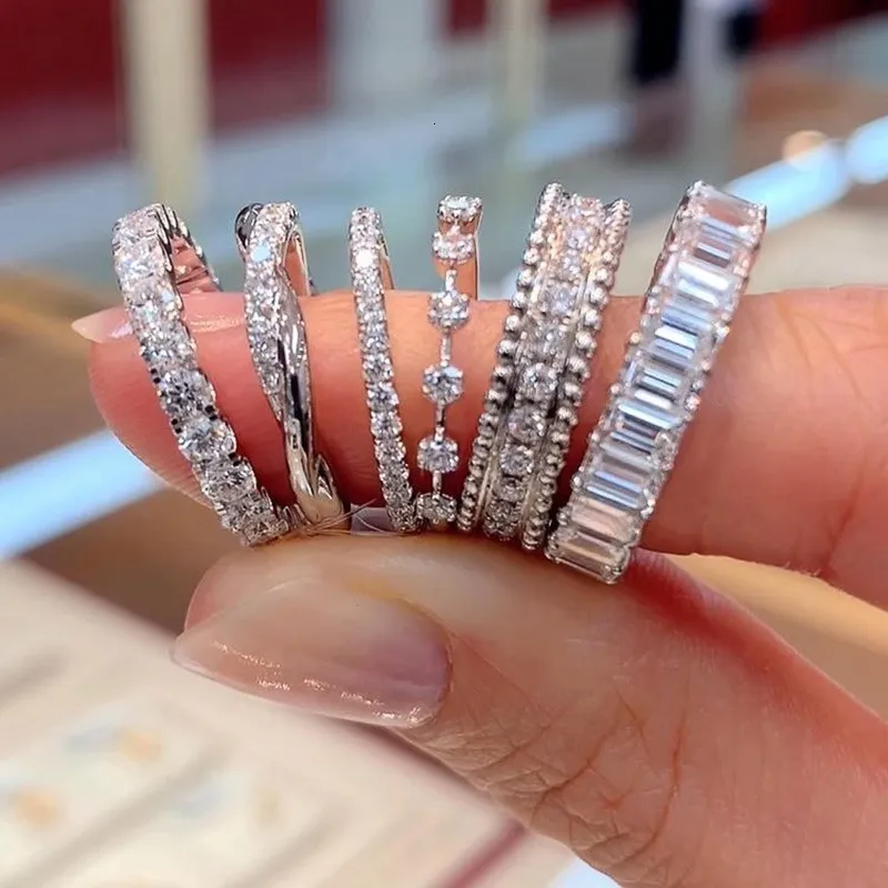 Pierścień Solitaire Białe złoto Plastowane pierścionki z układami dla kobiet Koreańska moda z cyrkonią sześcienną Trend biżuterii 2023 Dropship KCR082 230918