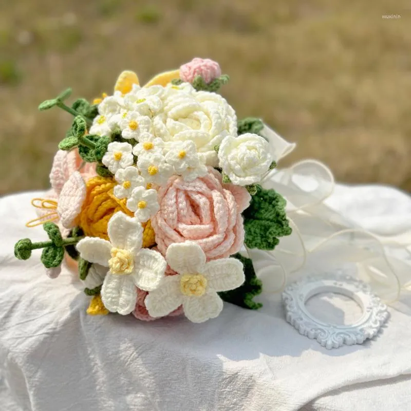 Dekorativa blommor handgjorda ull stickade brud handbukett färdig rosen tulpan eukalyptus blad födelsedag bröllop gåva till flickvän