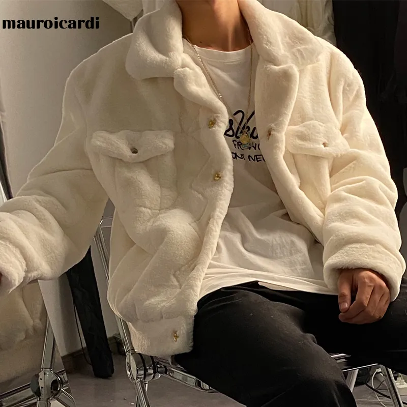 Pelliccia sintetica da uomo Mauroicardi Inverno Bianco Corto Morbido Caldo Cappotto in pelliccia sintetica Manica lunga Taglie forti Designer Uomo Abbigliamento streetwear Giacca soffice 230919